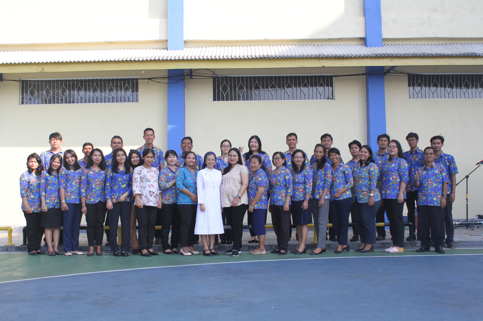 Guru dan pegawai SMK Tunas Karya